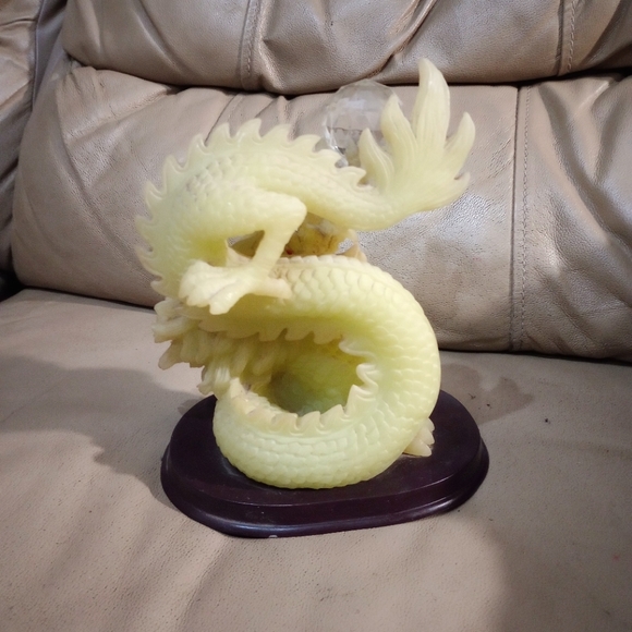 Vintage Dragon Statue (Glow In The Dark) - Picture 3 of 4